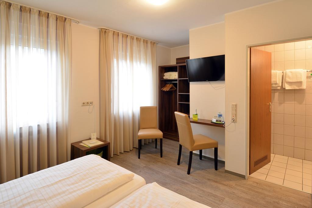 L' Angolo Ristorante & Hotel Gmbh Trier Buitenkant foto
